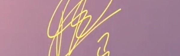 国安德籍经理马永明出席中国金球奖颁奖仪式，并在签名墙书写马字